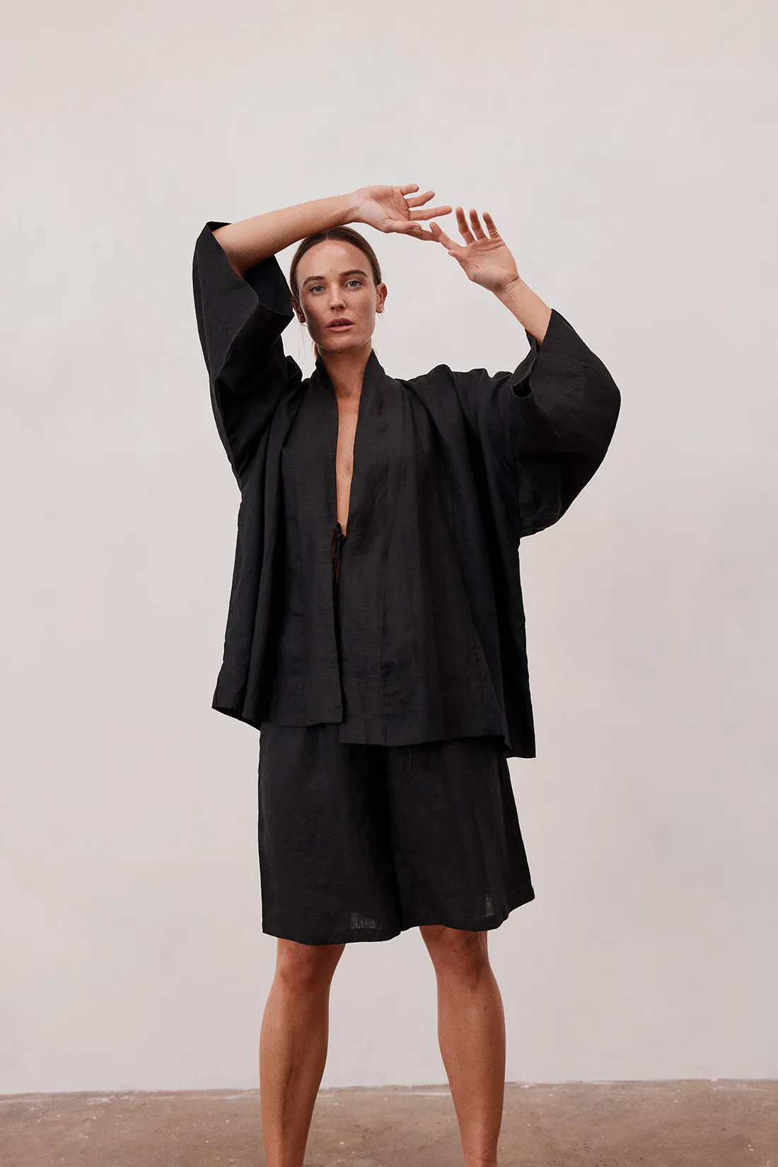 Anya Linen Kimono Black