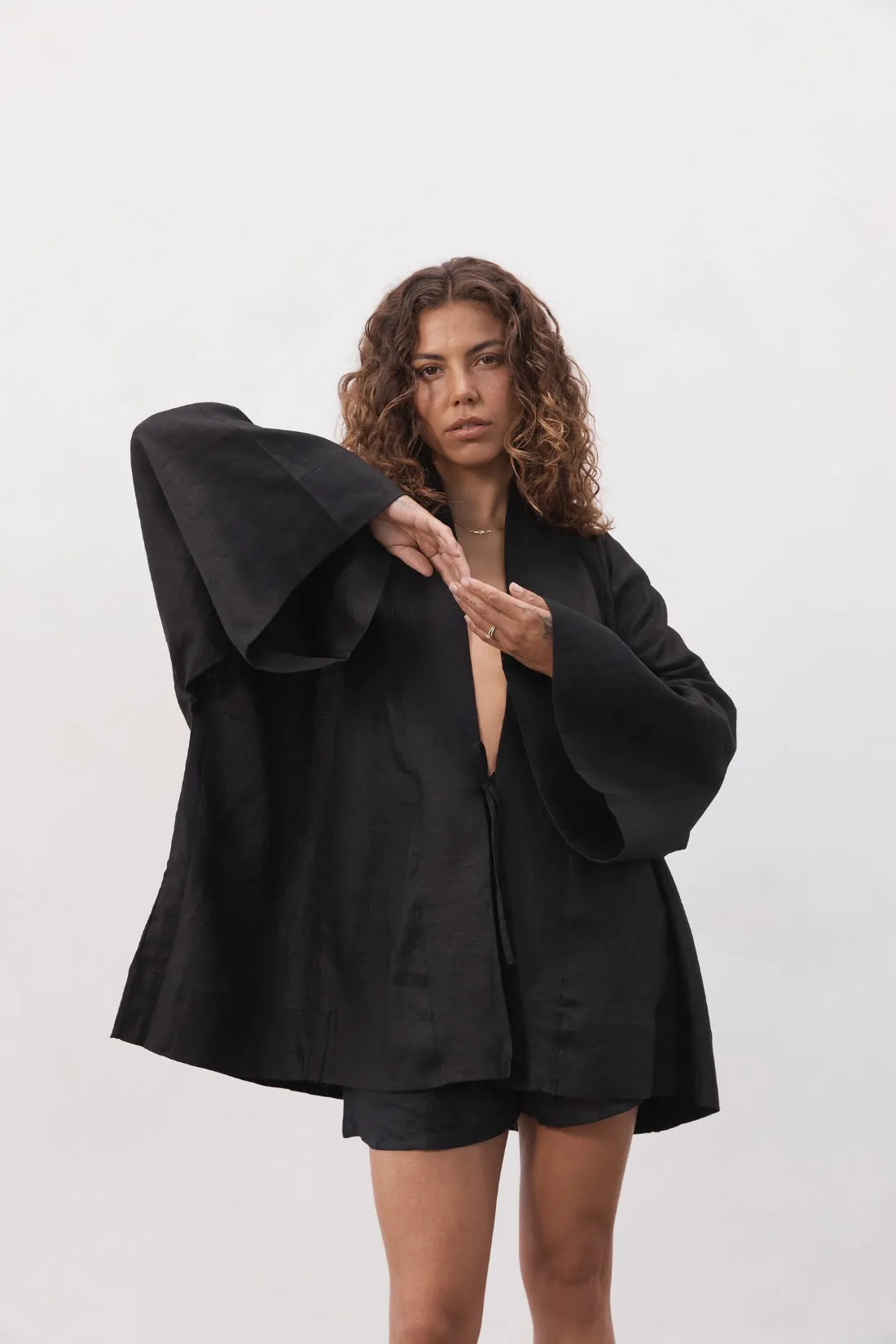 Anya Linen Kimono Black