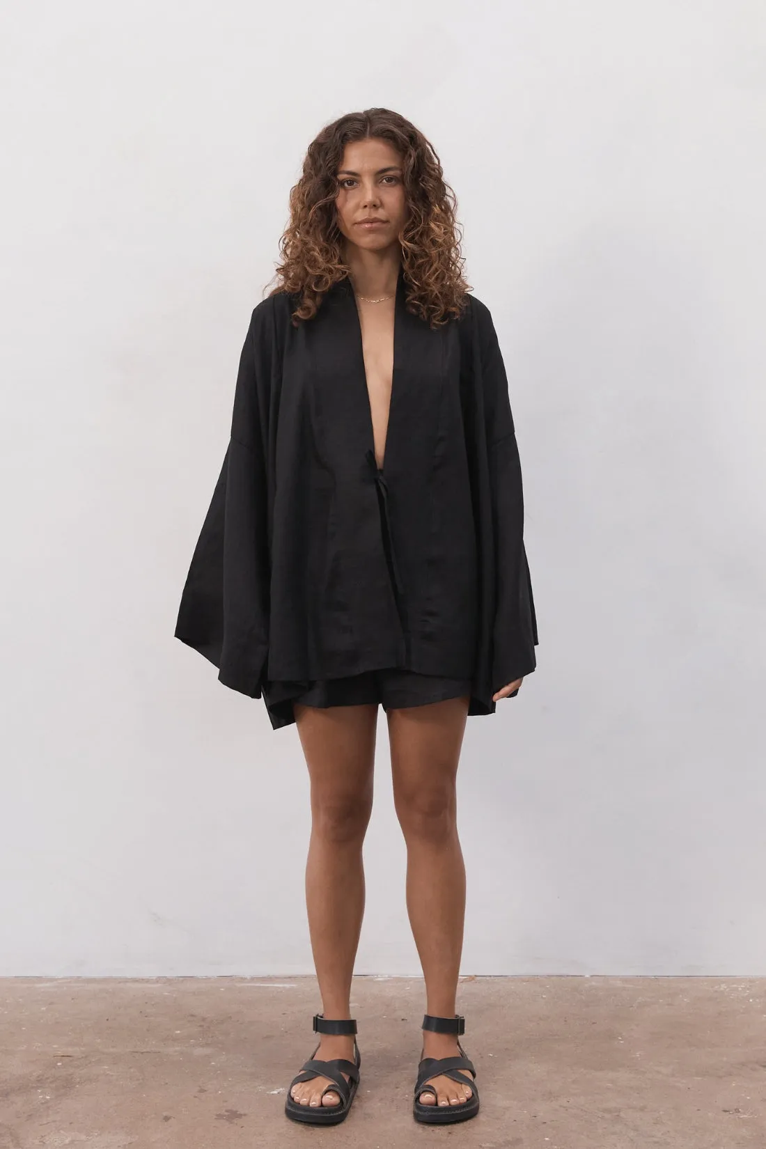 Anya Linen Kimono Black