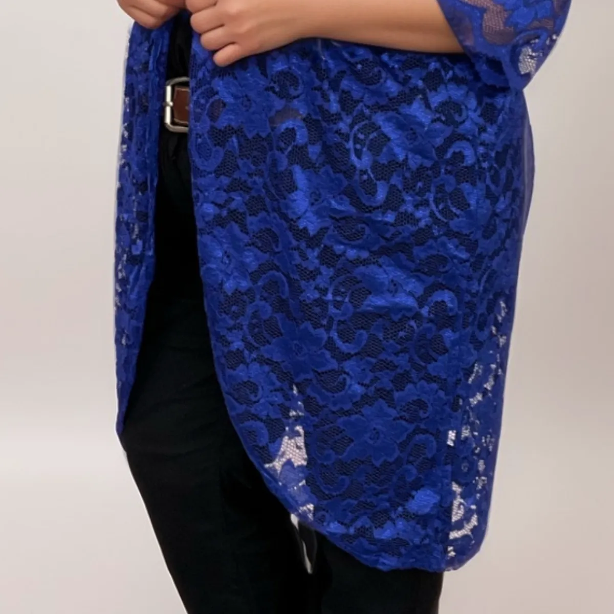 ROCKTHOSECURVES LACE DIPPED HEM KIMONO JACKET