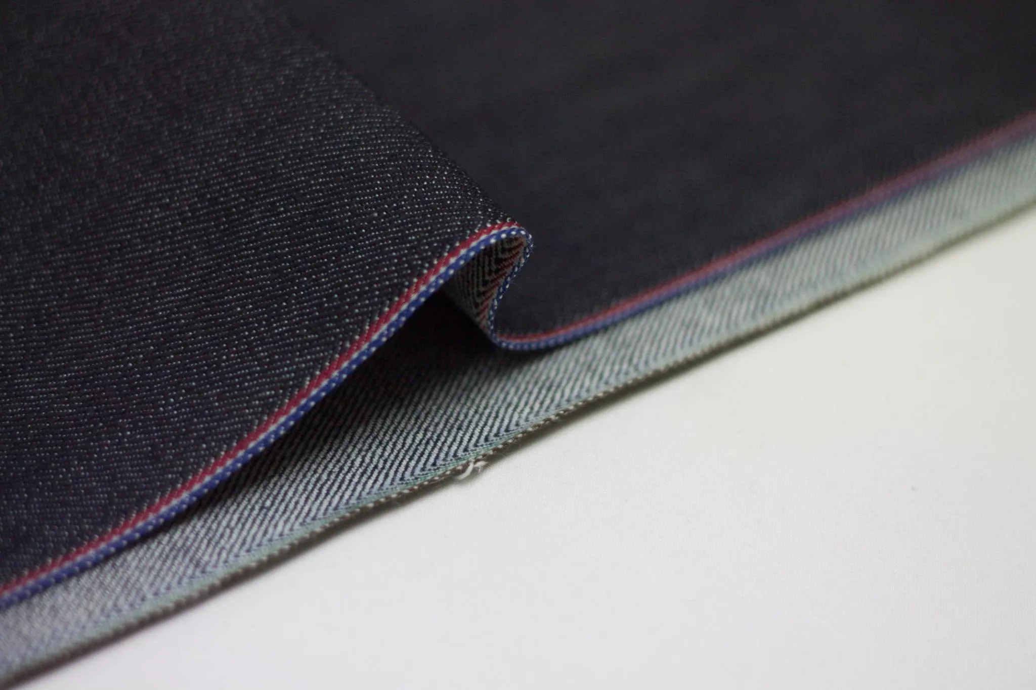 TWO TONE STRETCH SELVEDGE DENIM *