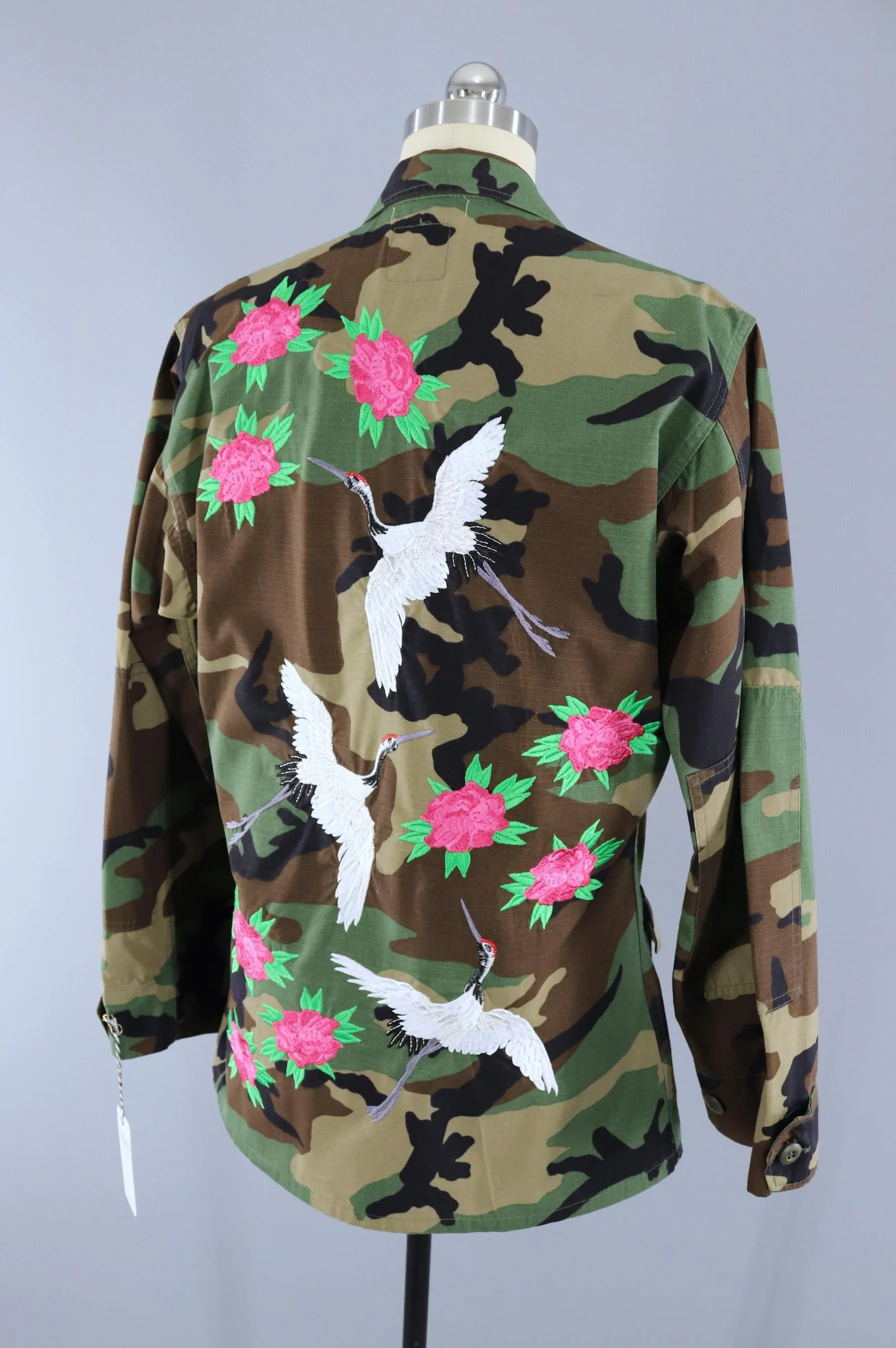 Vintage US Army Embroidered Camo Jacket / Flying Asian Cranes Birds Peony Floral Embroidery