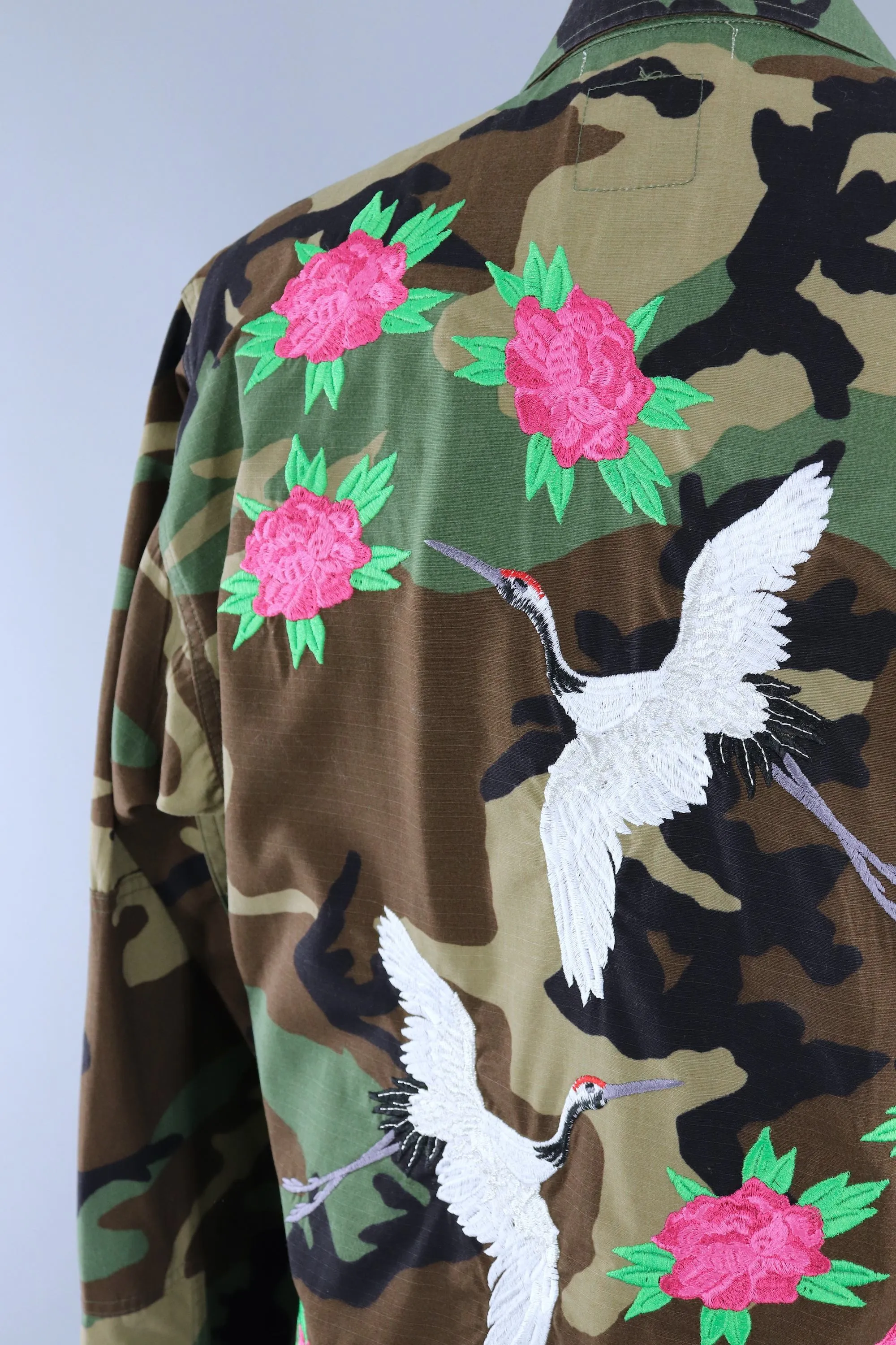 Vintage US Army Embroidered Camo Jacket / Flying Asian Cranes Birds Peony Floral Embroidery